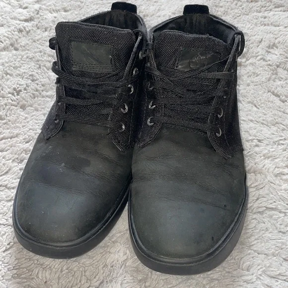 9.5 Timberland's - Picture 2 of 8
